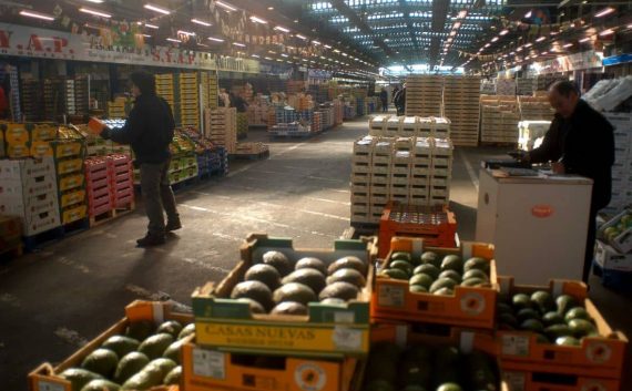 Pavillon des fruits et légumes au Marché de Rungis