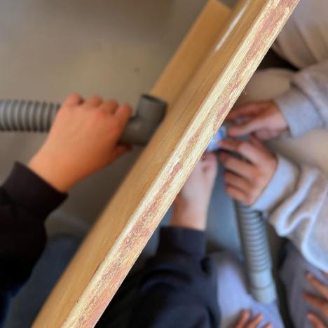 Atelier pour enfants après une visite de l’exposition « Rose Trraction » au Crédac - 0