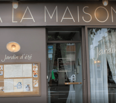 A LA MAISON