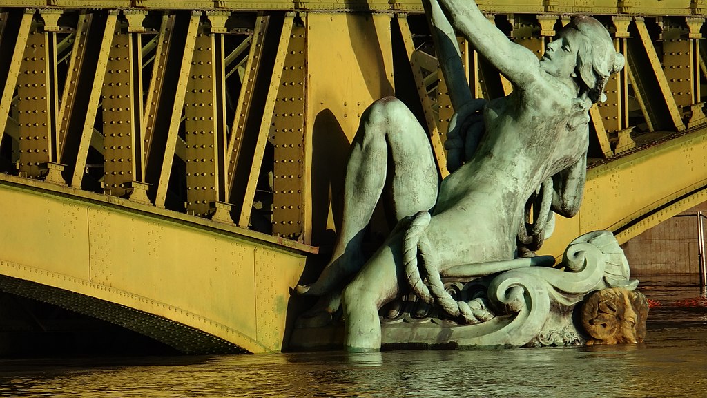 Le Pont Mirabeau à Paris lors de la Crue de 2018