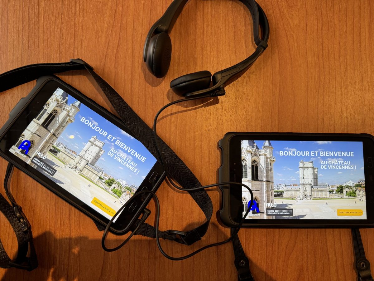 Tablettes en réalité augmentée de la visite du château de Vincennes