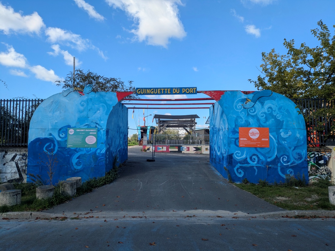 Entrée de la Guinguette du Port à Ivry-sur-Seine sur le parcours de la Scandibérique