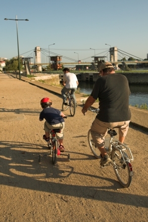 A VÉLO DANS LA VALLÉE