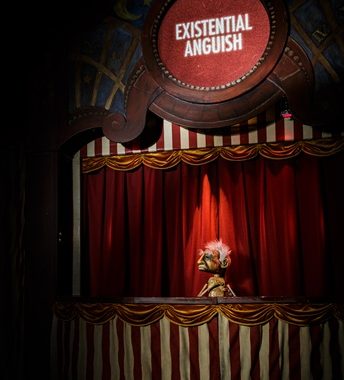 LA MORT GRANDIOSE DES MARIONNETTES