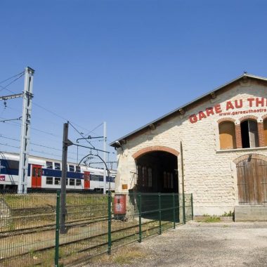 NOUVEAU GARE AU THÉÂTRE