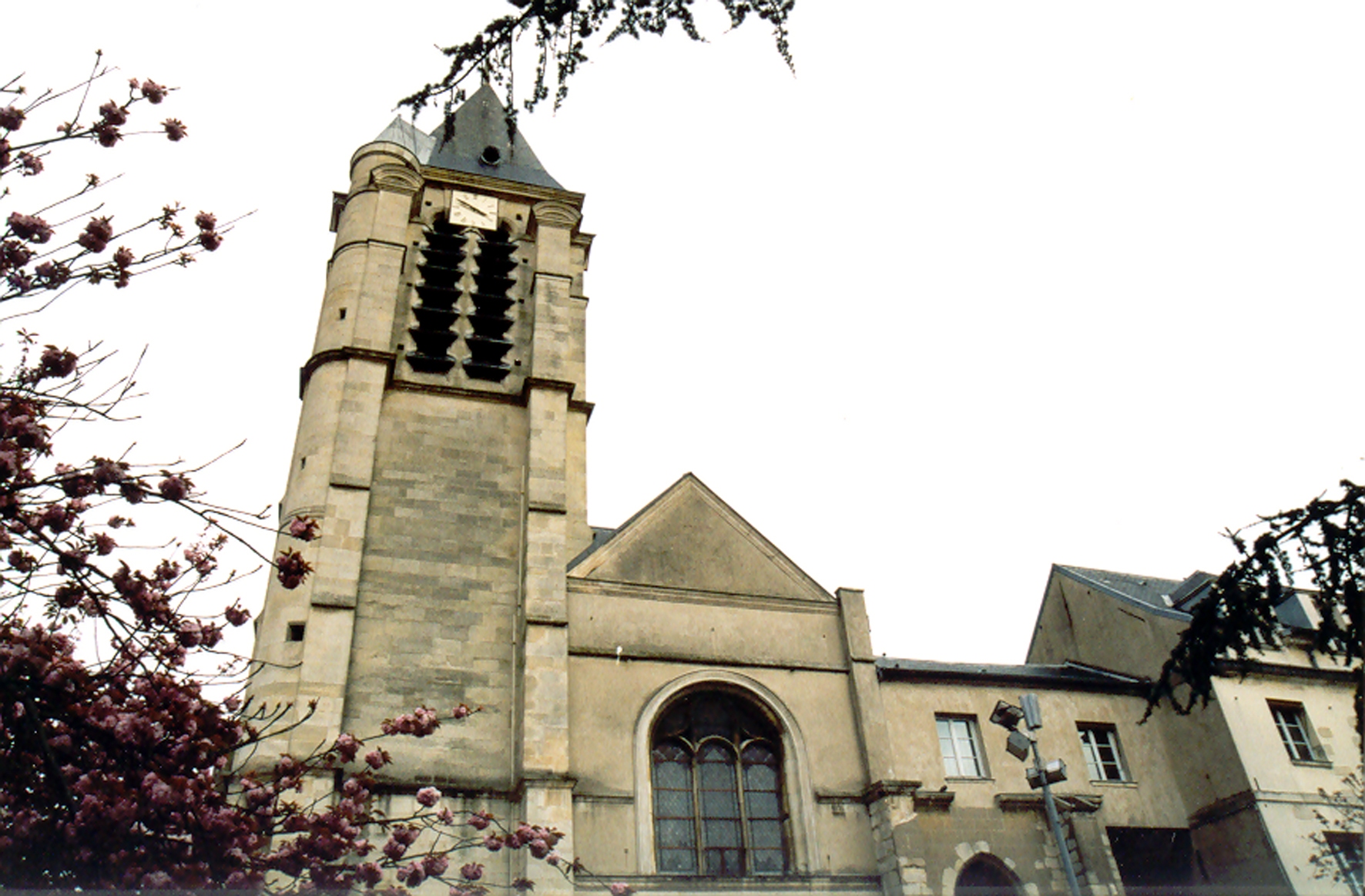 EGLISE SAINT-CYR SAINTE-JULITTE À VILLEJUIF