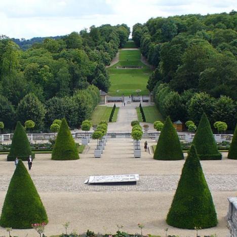 Entre jardins et Haras : la grande traversée de Saint Cloud
