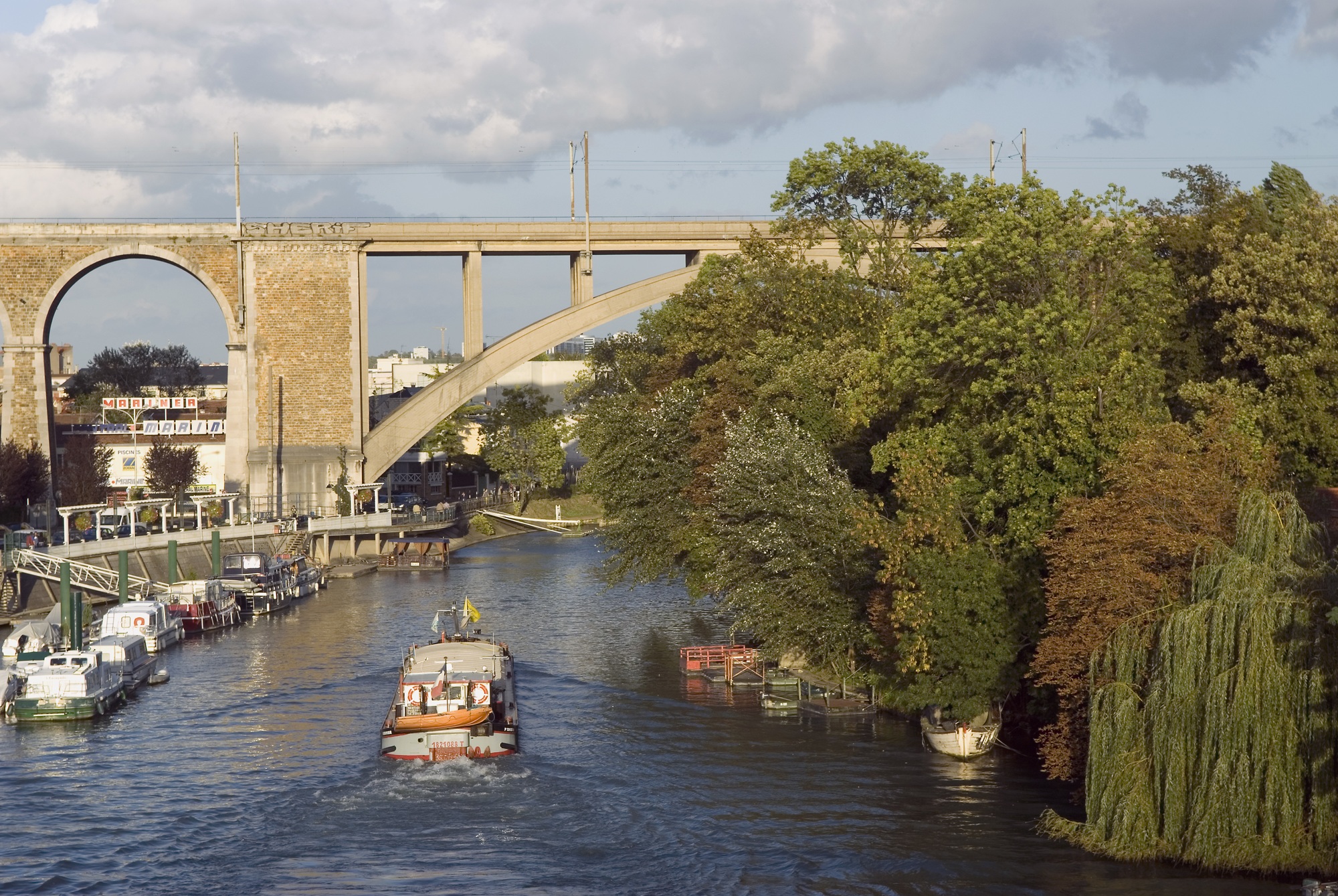 LOCATION D’EMBARCATIONS NAUTIQUES À PÉDALES ET DE BATEAUX ÉLECTRIQUES – PORT DE NOGENT