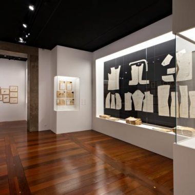 Visite privilège du Musée Yves Saint Laurent Paris au Palais Galliera :  couture et patrimoine
